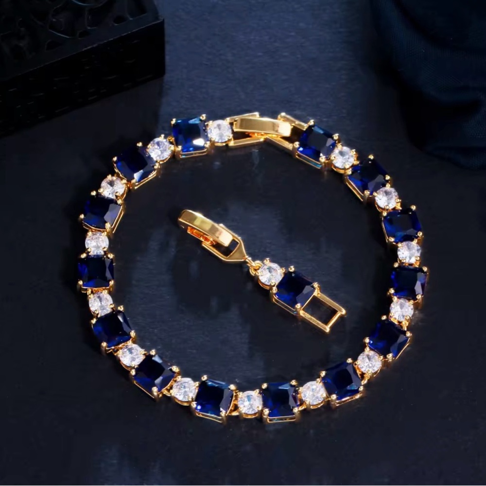 Luxurious Sapphire and Gold Bracelet